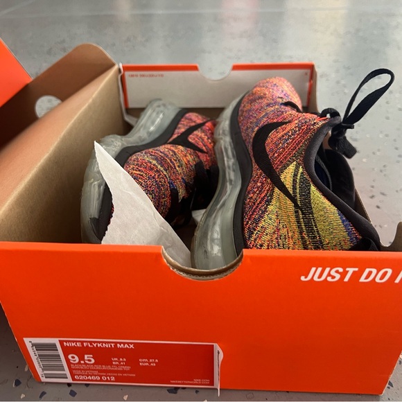 Nike Flyknit Racers - Picture 4 of 9